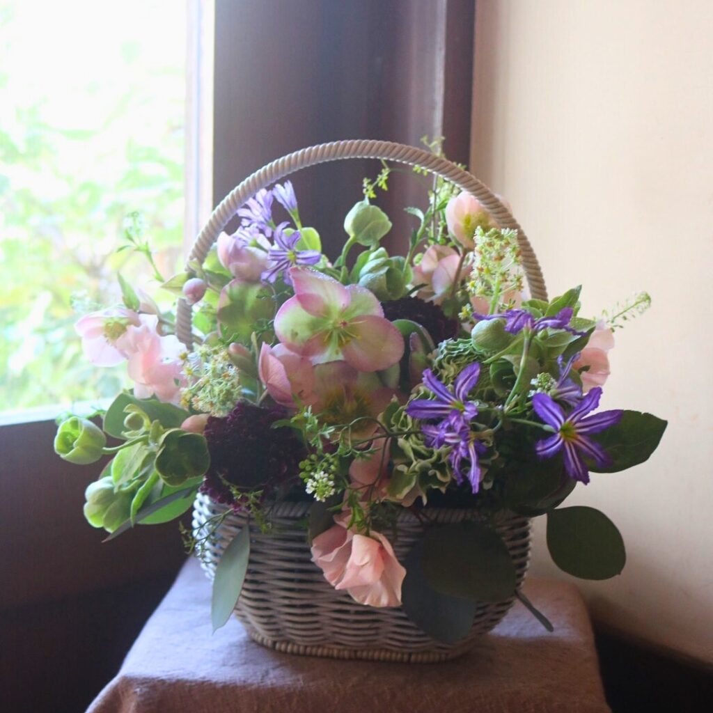 クリスマスローズのアレンジメント